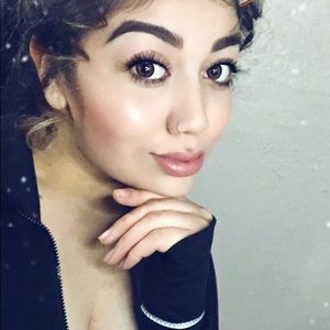 Meet your Posher, Elena